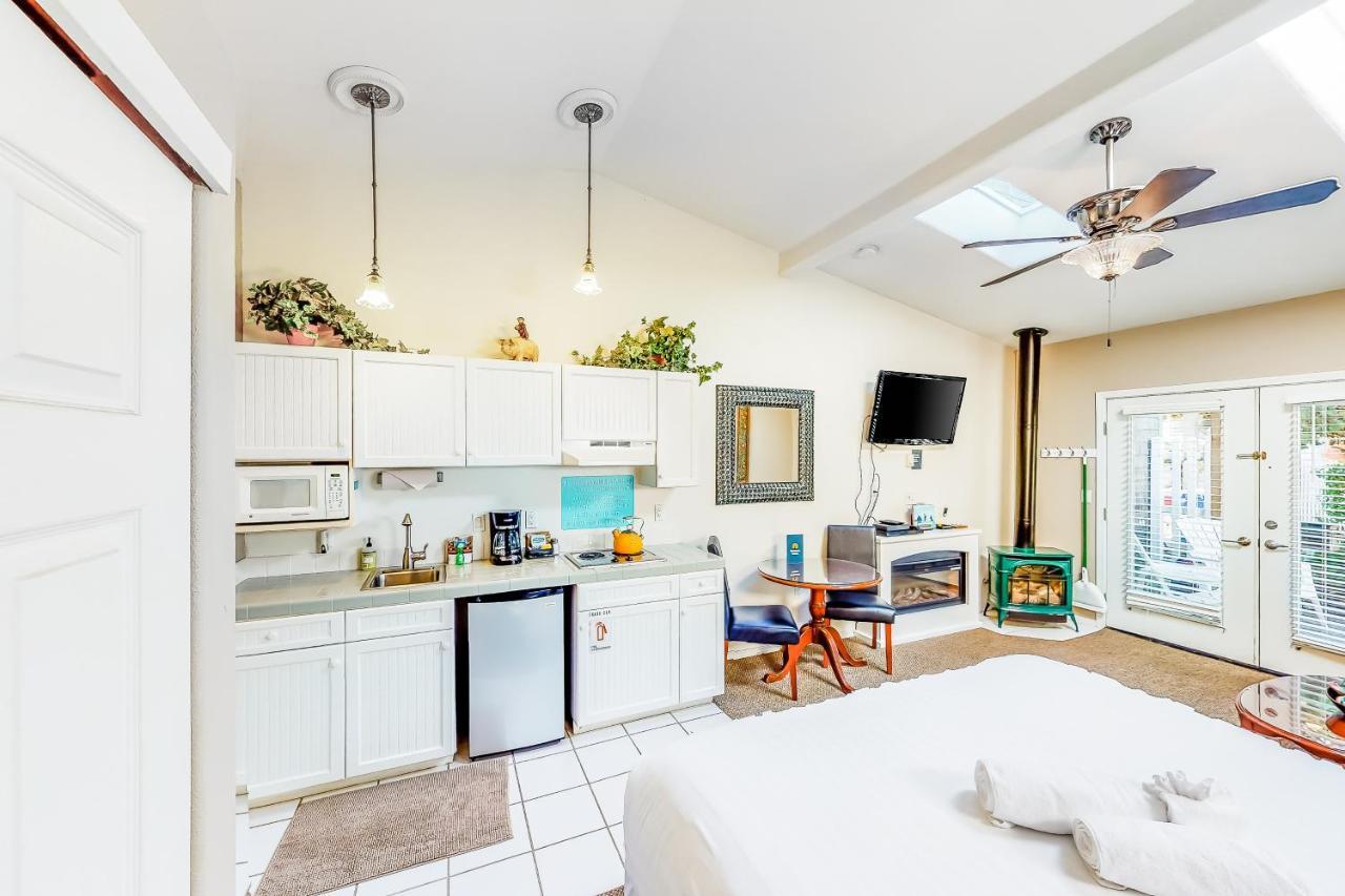 Sandals Inn | Spa Suite Cannon Beach Extérieur photo